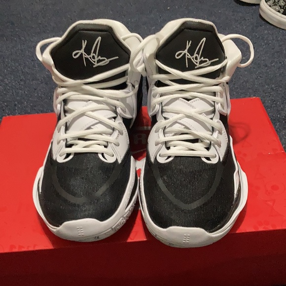 KYRIE INFINITY - Picture 4 of 13